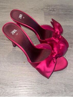 Zara Satin Bow Mule Heels in Fuchsia